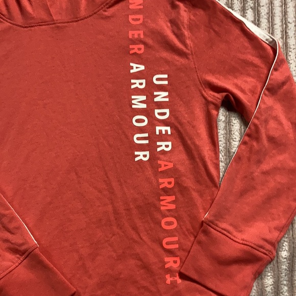 Adorable Under Armour hooded long sleeve S - Picture 2 of 4